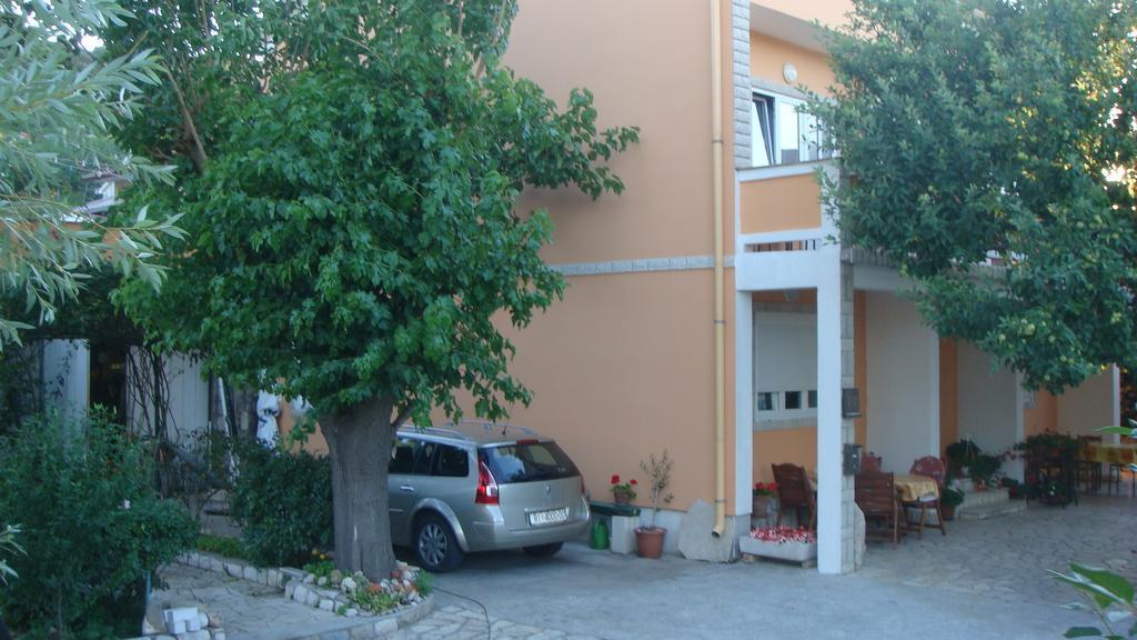 Apartments Valentino Supetarska Draga Exterior photo