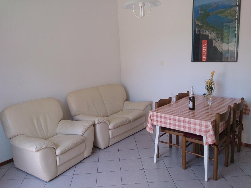 Apartments Valentino Supetarska Draga Room photo